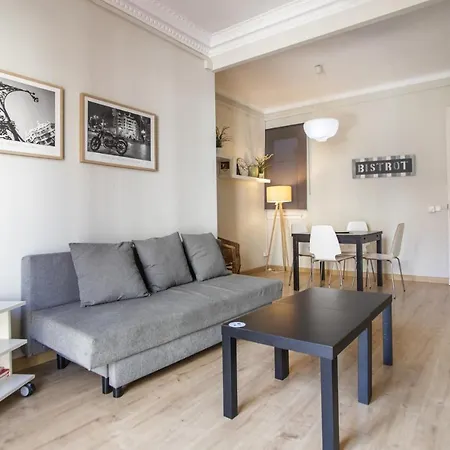 23par1007 Comfortable In Paralel Apartment Barcelona