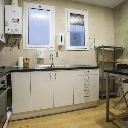 23par1007 Comfortable In Paralel Apartment Barcelona