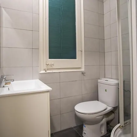 23par1007 Comfortable In Paralel Apartment Barcelona